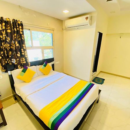 Hotel Aakash Navrangpura Ahmedabad Eksteriør billede