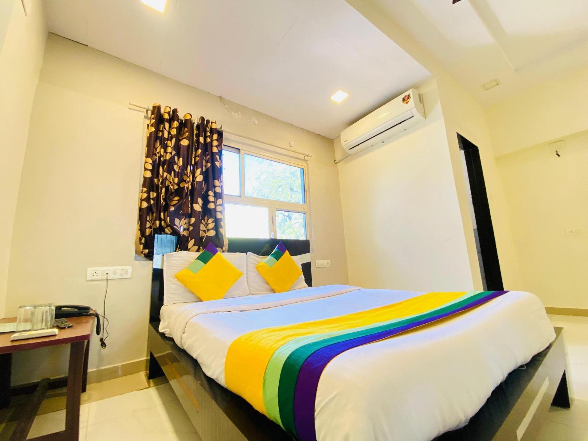 Hotel Aakash Navrangpura Ahmedabad Eksteriør billede