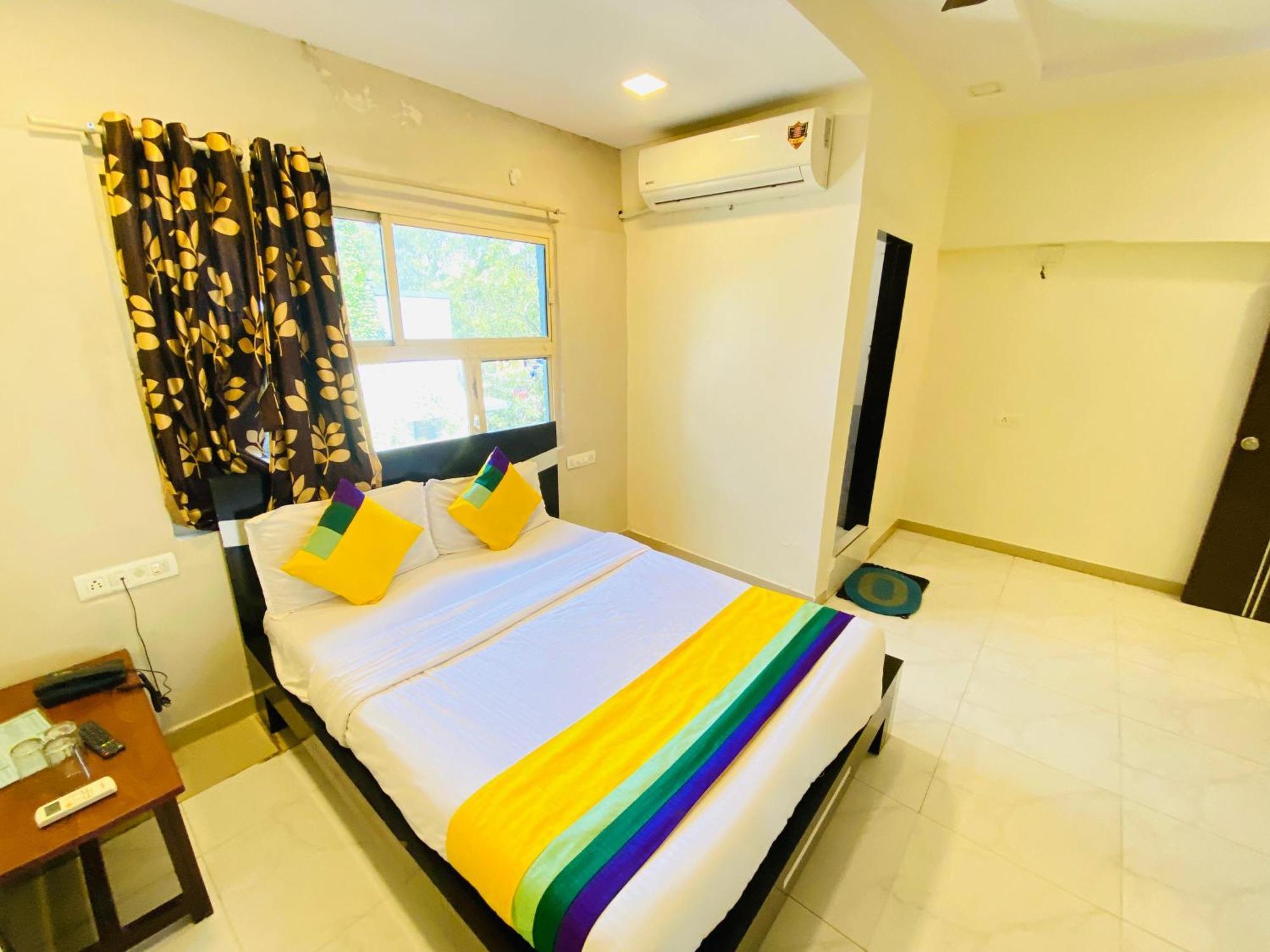 Hotel Aakash Navrangpura Ahmedabad Eksteriør billede