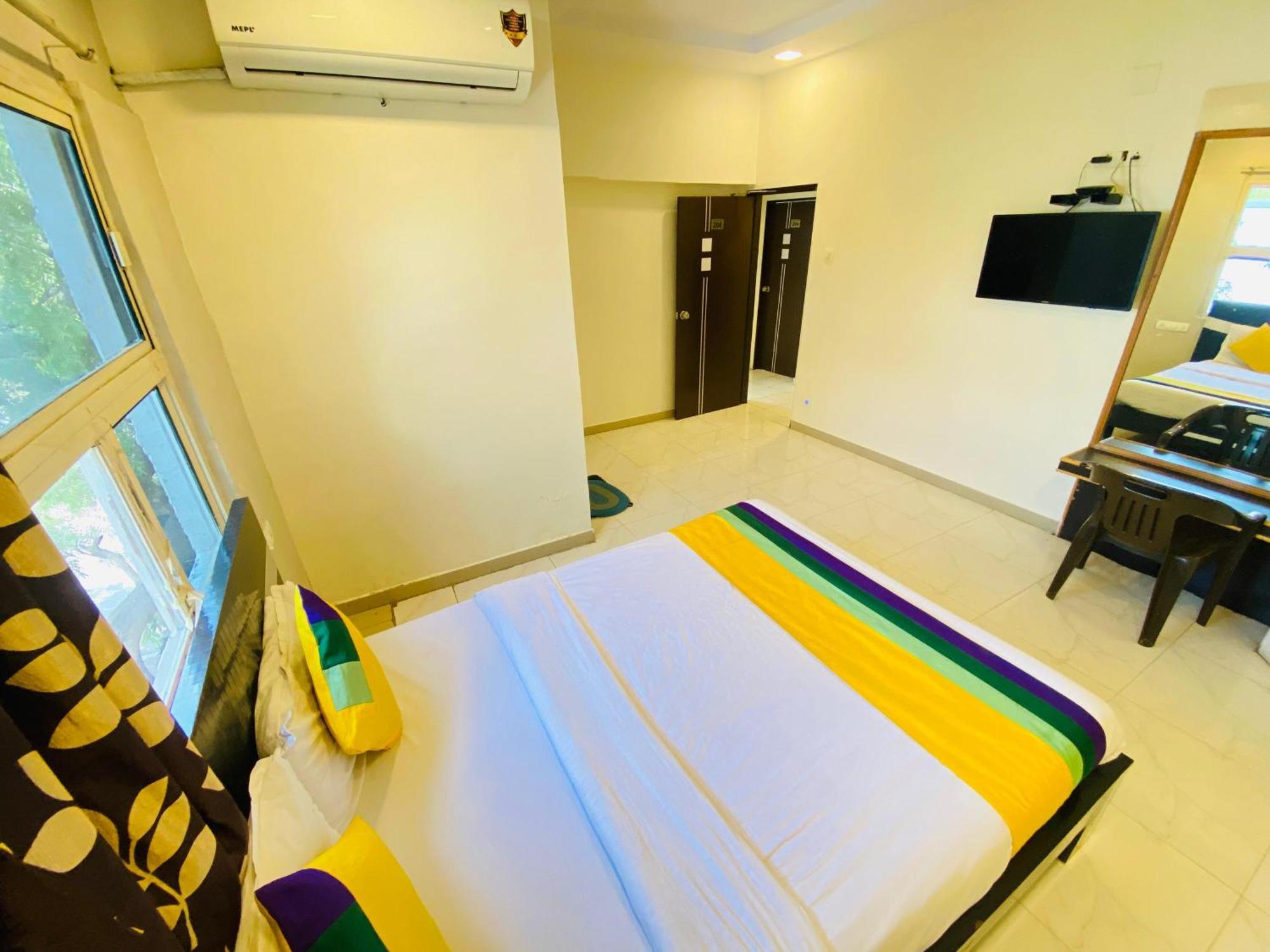 Hotel Aakash Navrangpura Ahmedabad Eksteriør billede