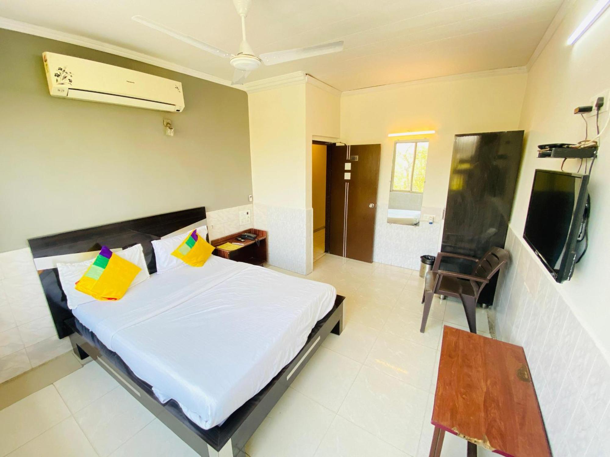 Hotel Aakash Navrangpura Ahmedabad Eksteriør billede