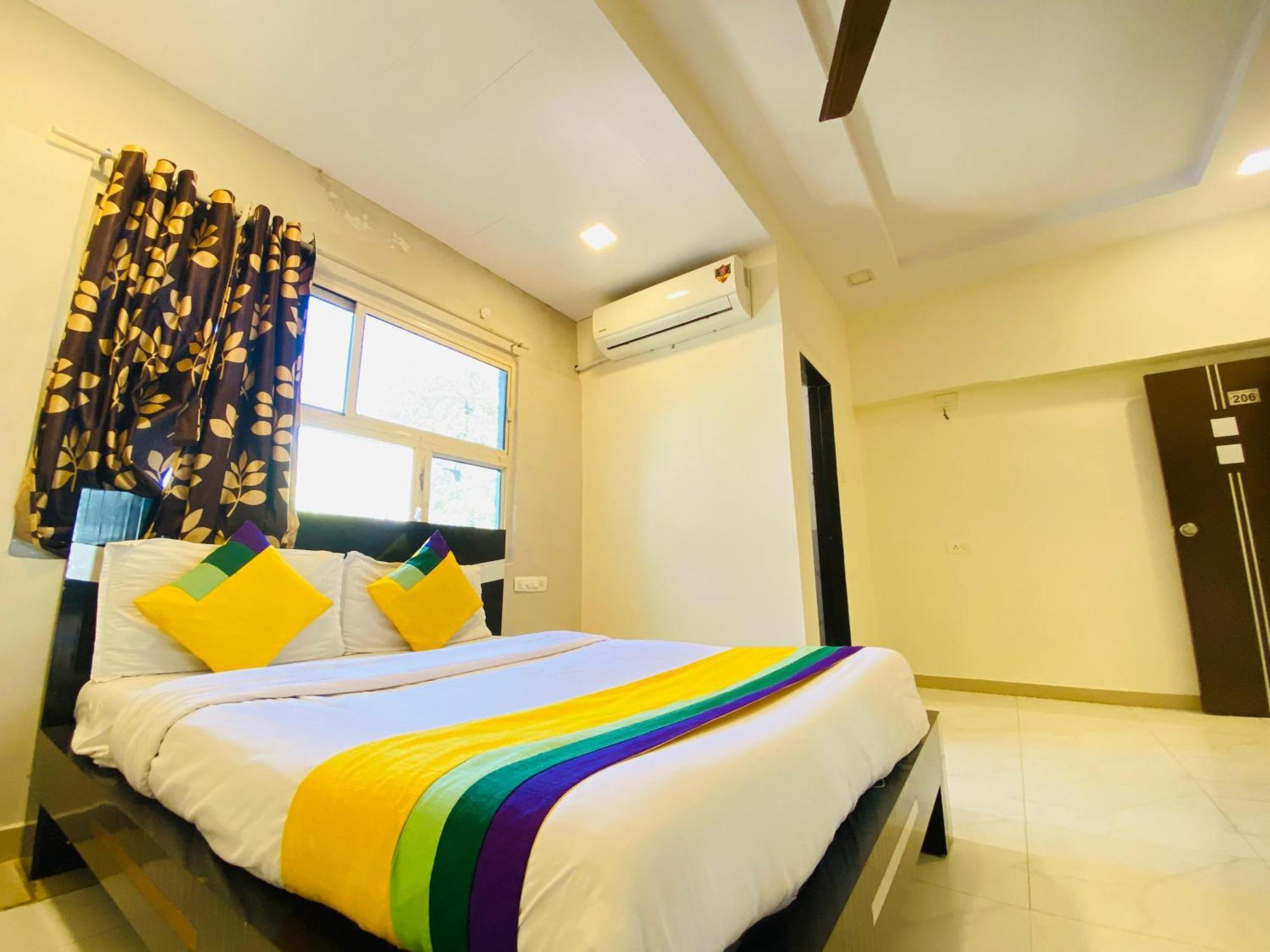 Hotel Aakash Navrangpura Ahmedabad Eksteriør billede