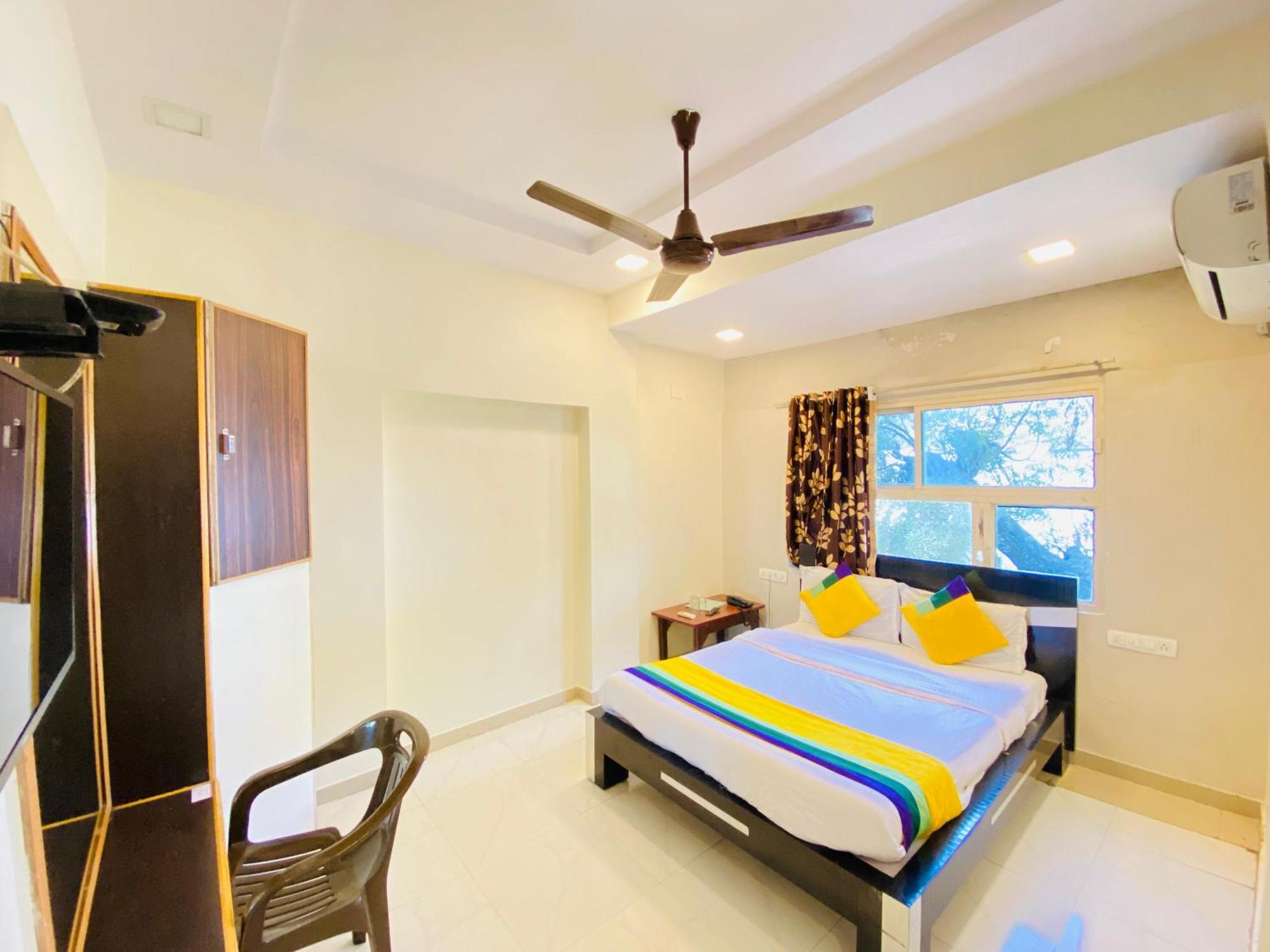 Hotel Aakash Navrangpura Ahmedabad Eksteriør billede