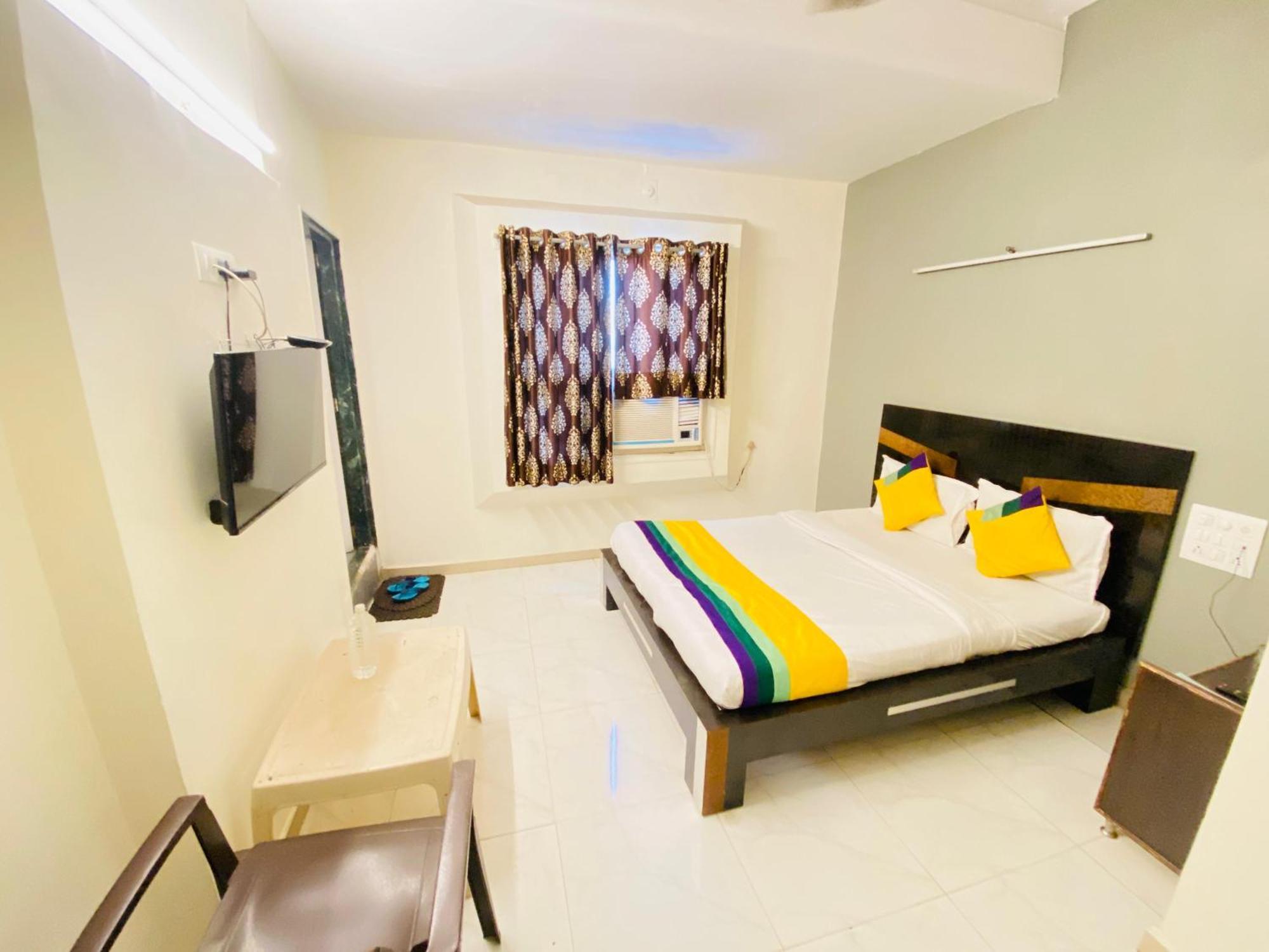 Hotel Aakash Navrangpura Ahmedabad Eksteriør billede