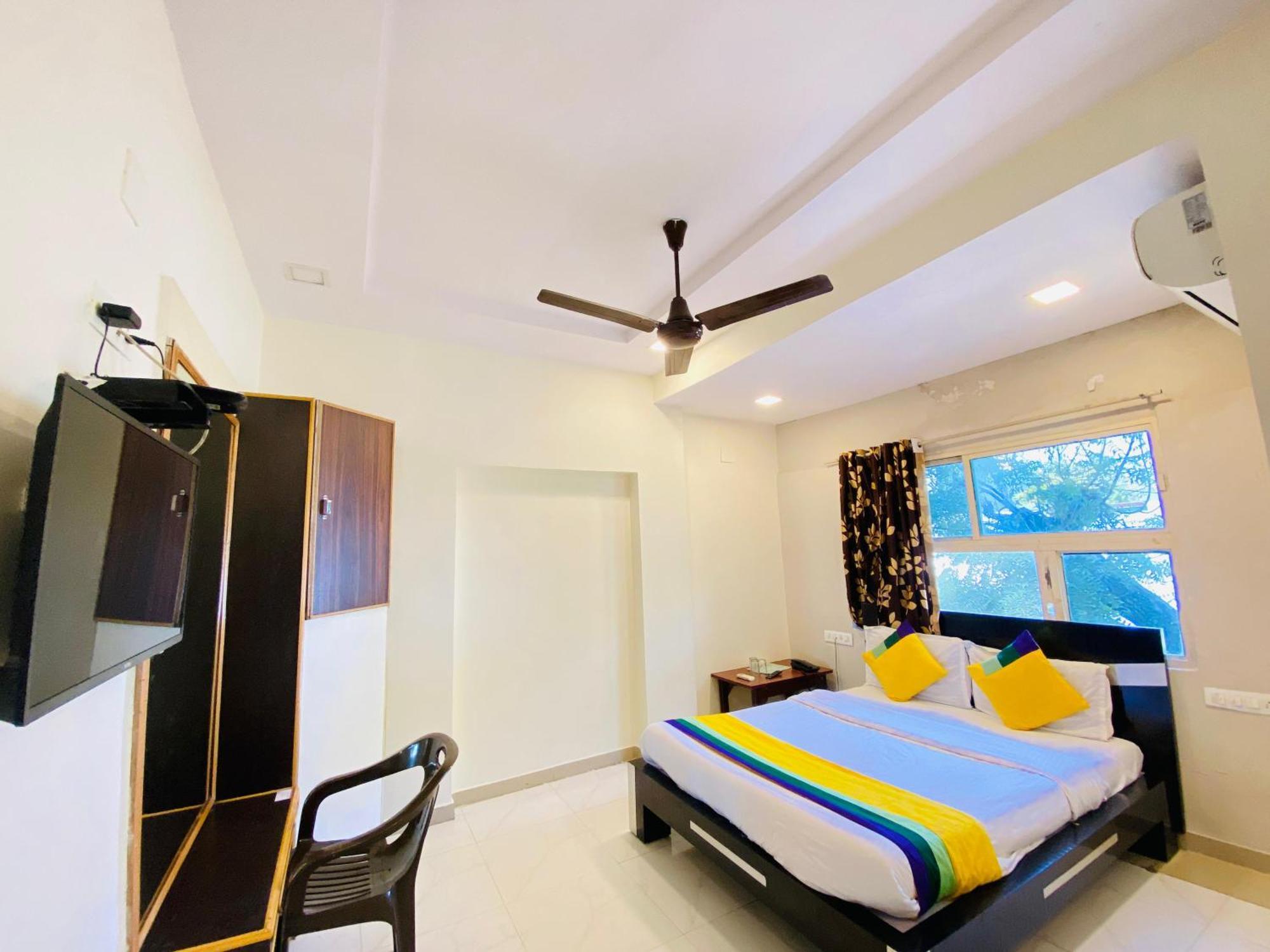 Hotel Aakash Navrangpura Ahmedabad Eksteriør billede