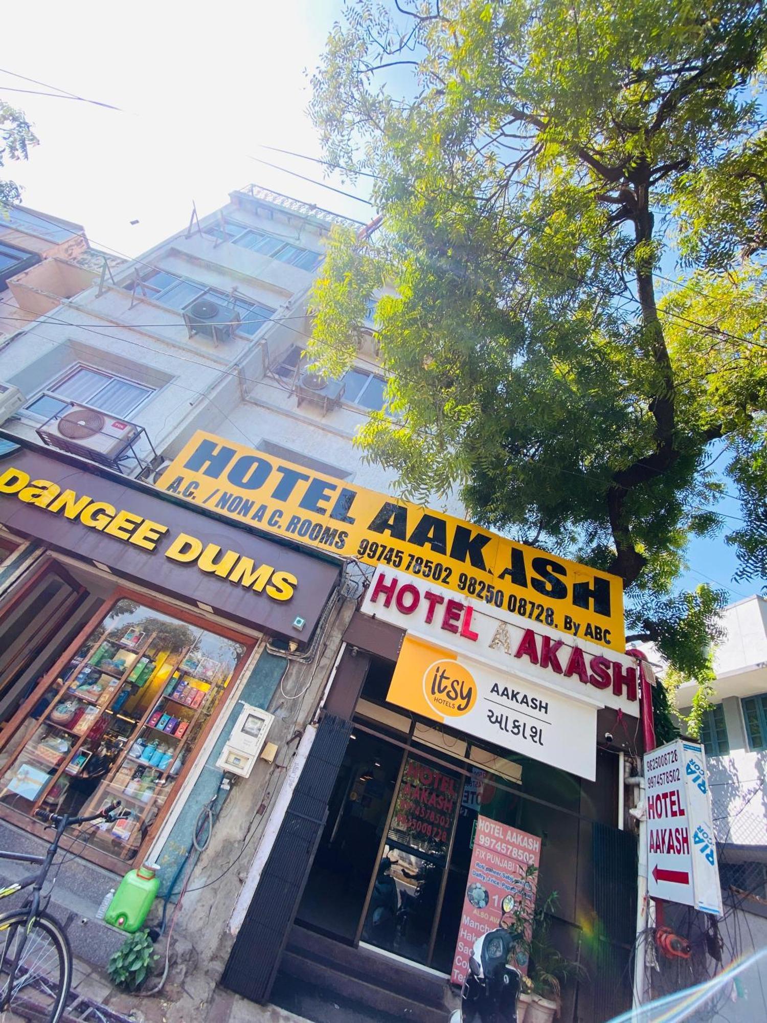 Hotel Aakash Navrangpura Ahmedabad Eksteriør billede