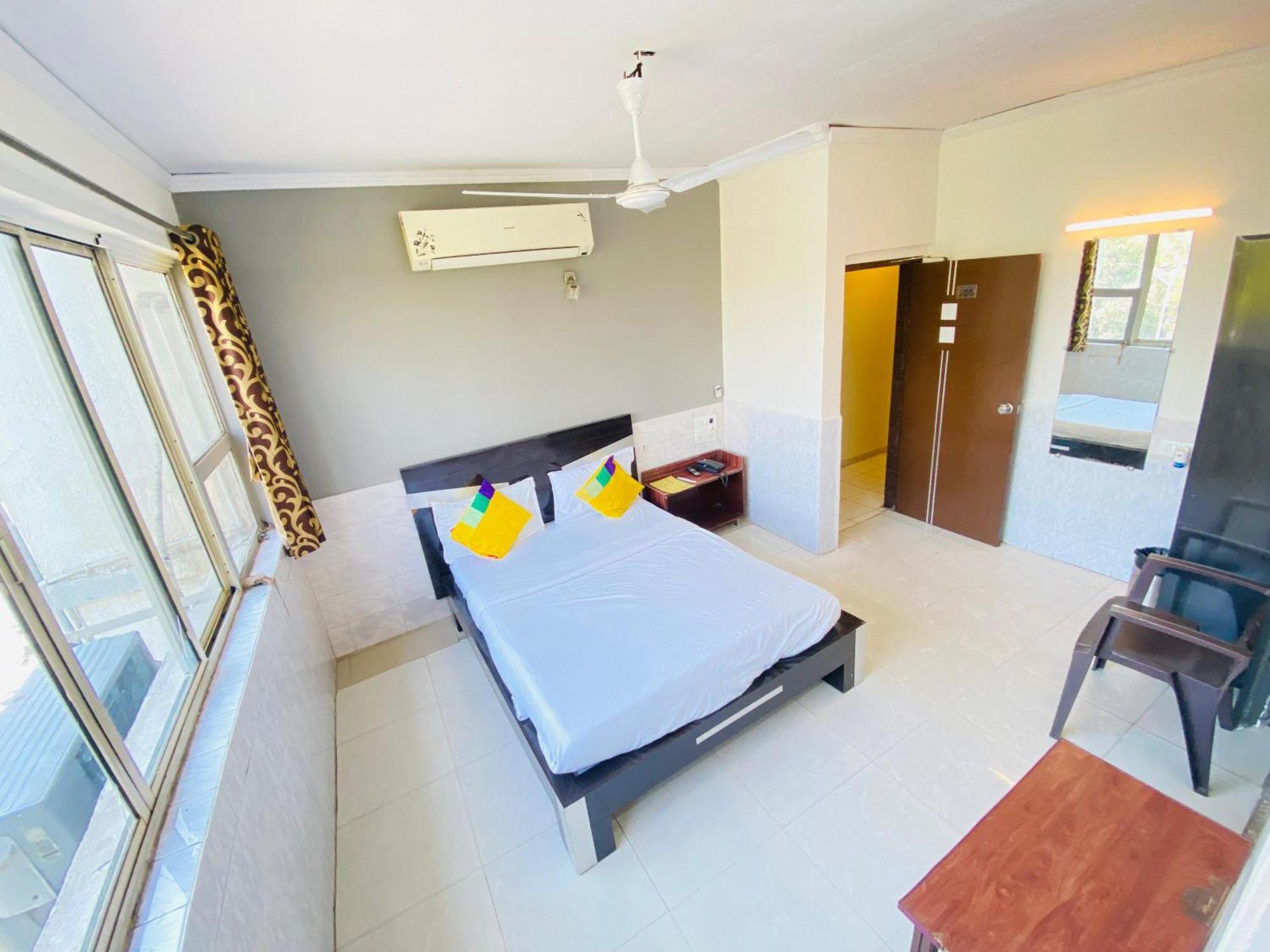 Hotel Aakash Navrangpura Ahmedabad Eksteriør billede