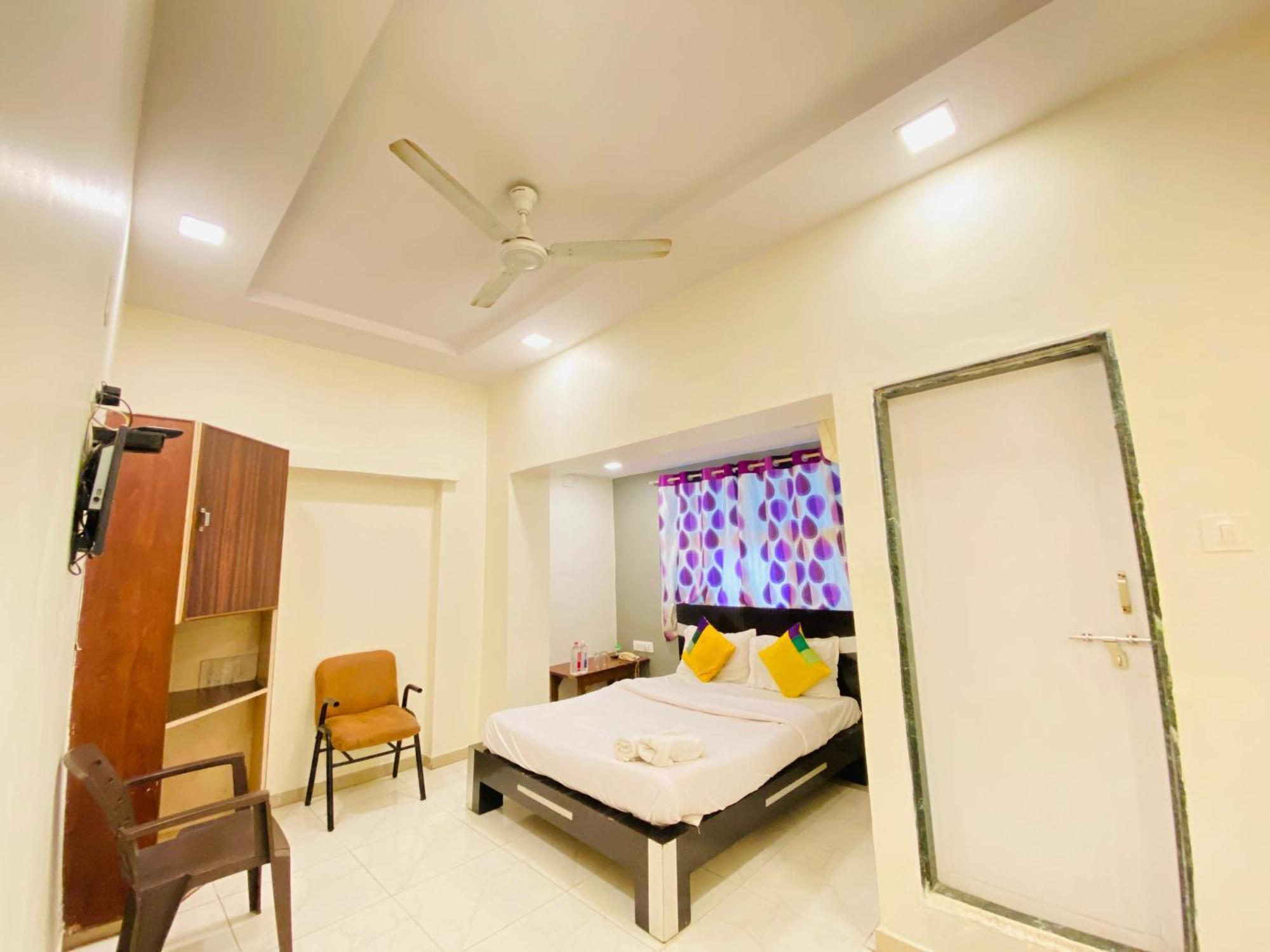 Hotel Aakash Navrangpura Ahmedabad Eksteriør billede