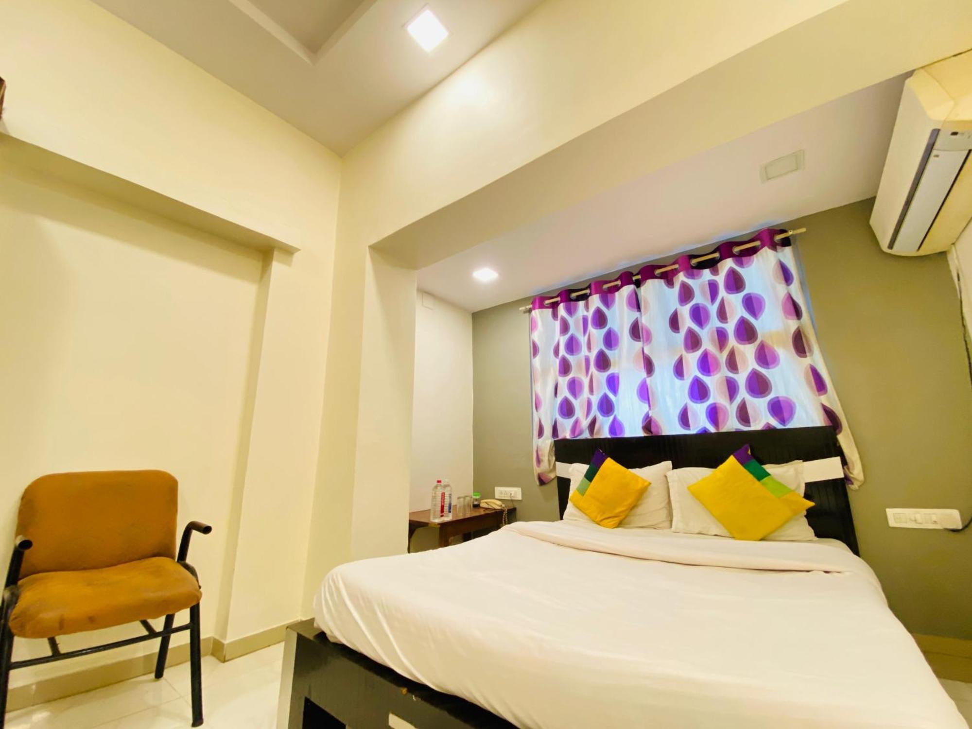 Hotel Aakash Navrangpura Ahmedabad Eksteriør billede