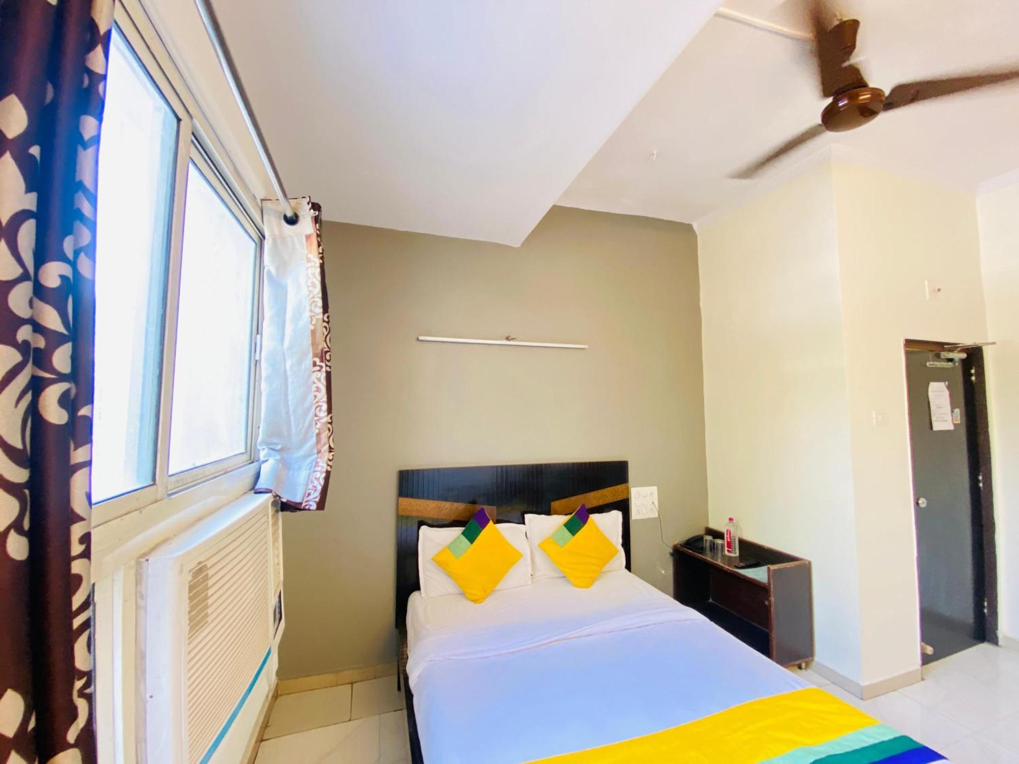 Hotel Aakash Navrangpura Ahmedabad Eksteriør billede