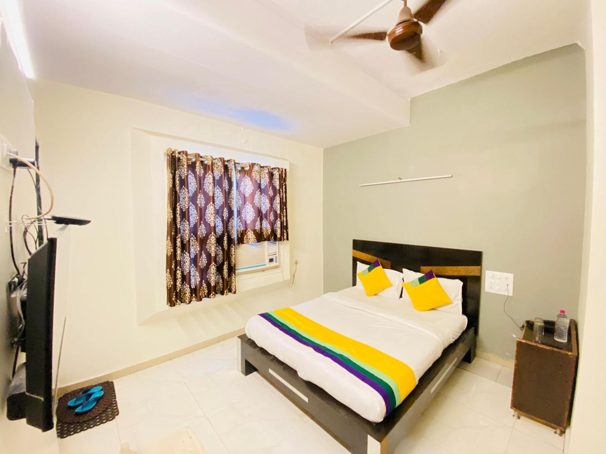 Hotel Aakash Navrangpura Ahmedabad Eksteriør billede
