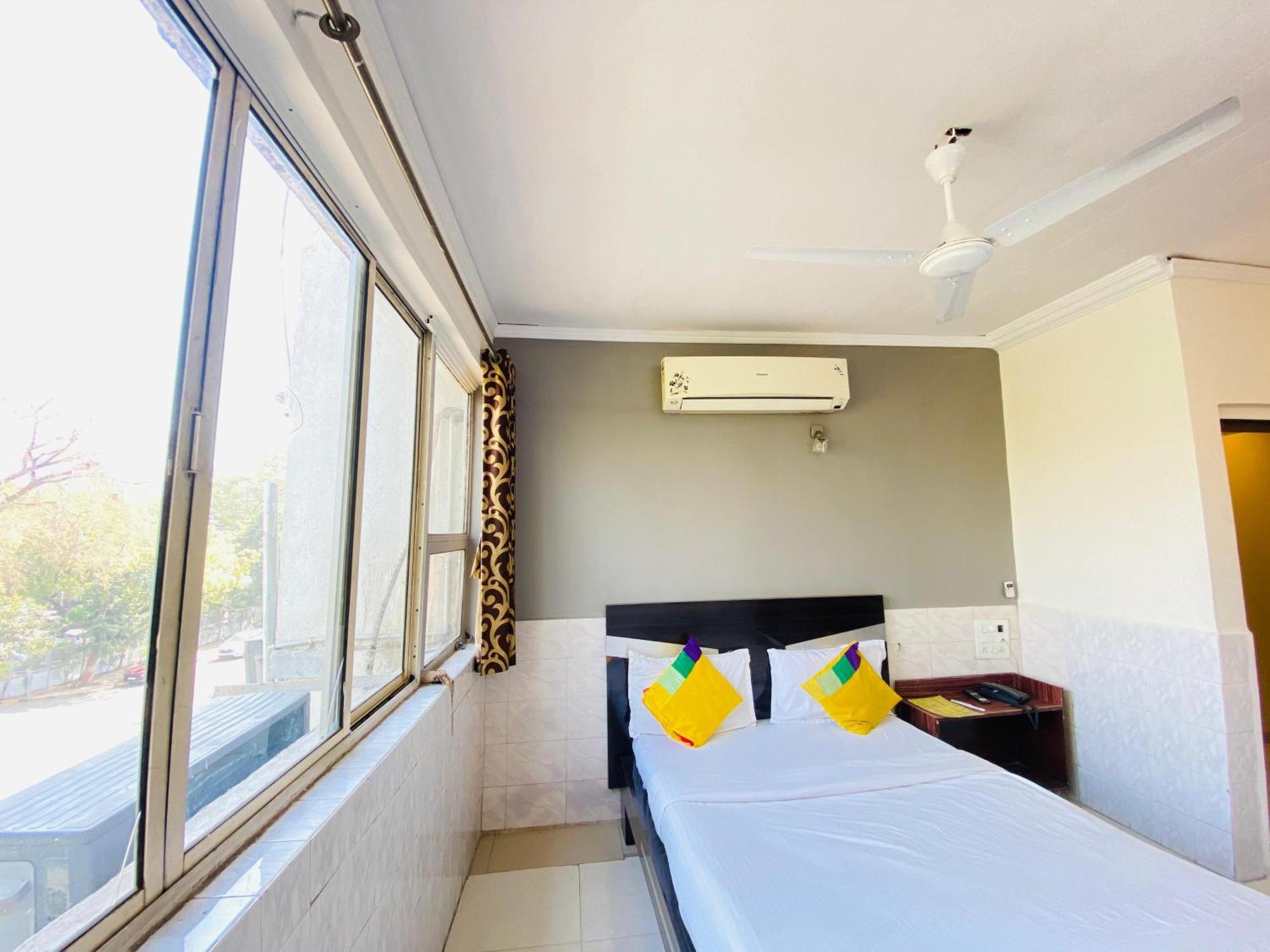 Hotel Aakash Navrangpura Ahmedabad Eksteriør billede