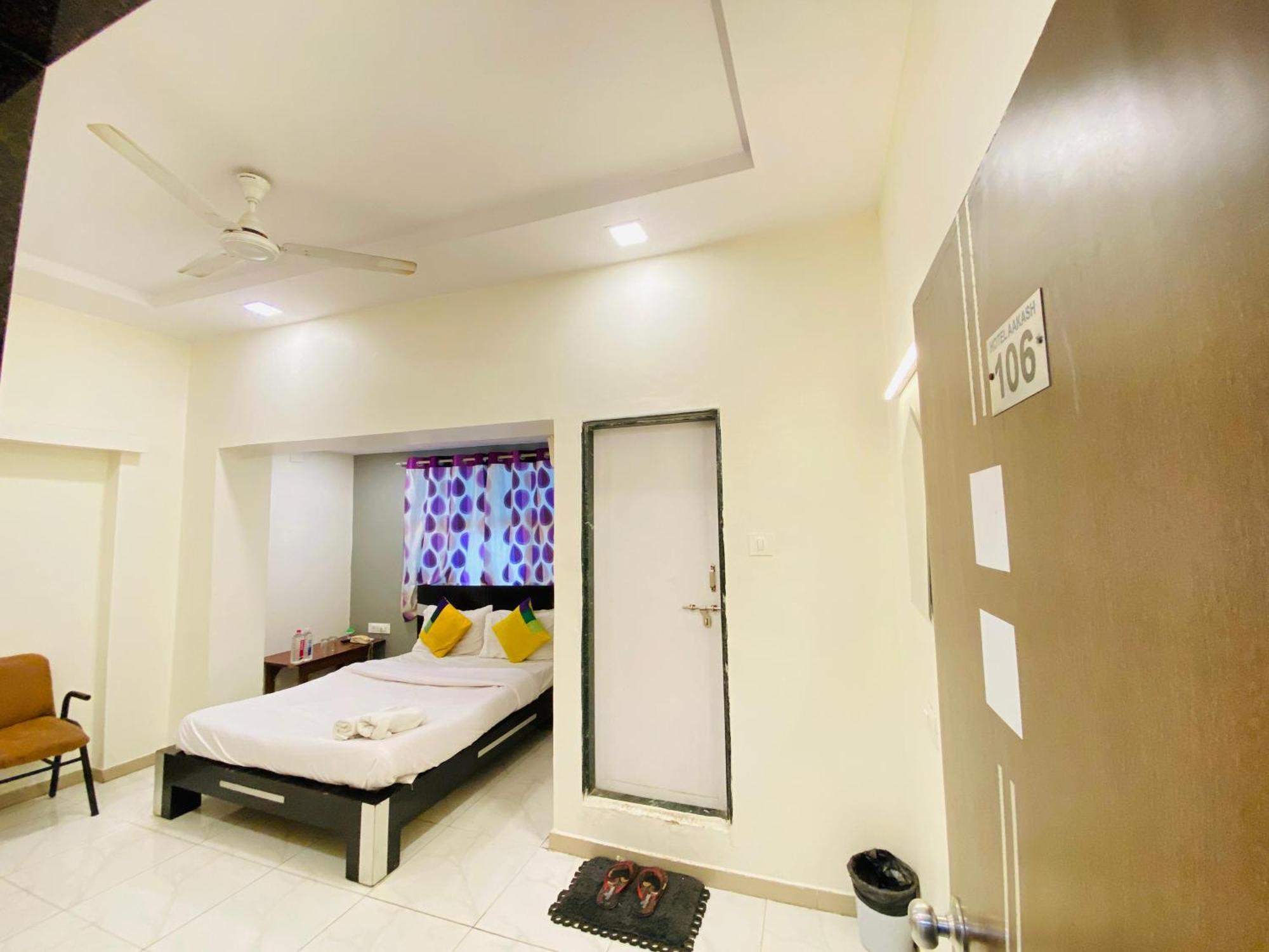 Hotel Aakash Navrangpura Ahmedabad Eksteriør billede