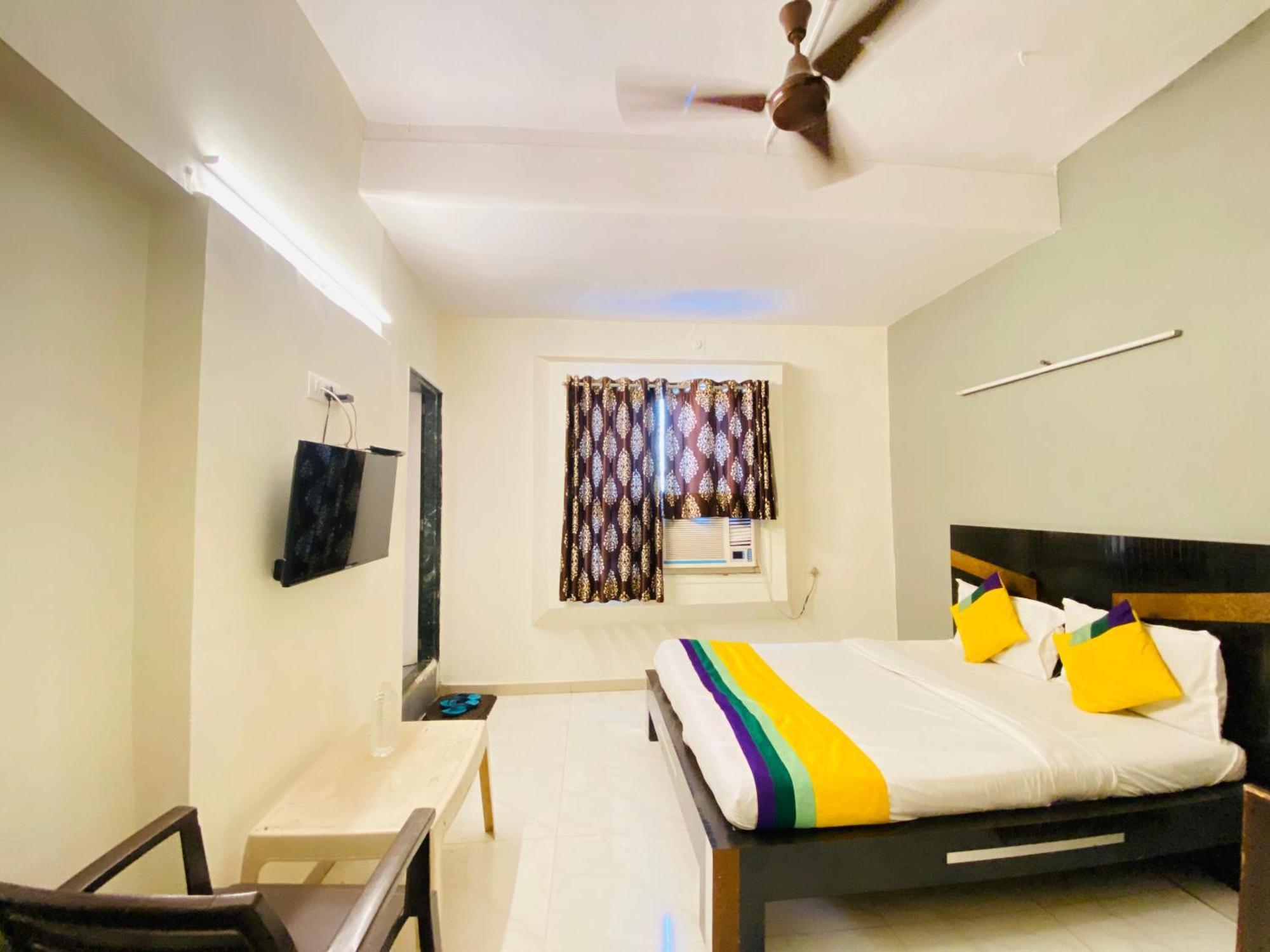 Hotel Aakash Navrangpura Ahmedabad Eksteriør billede