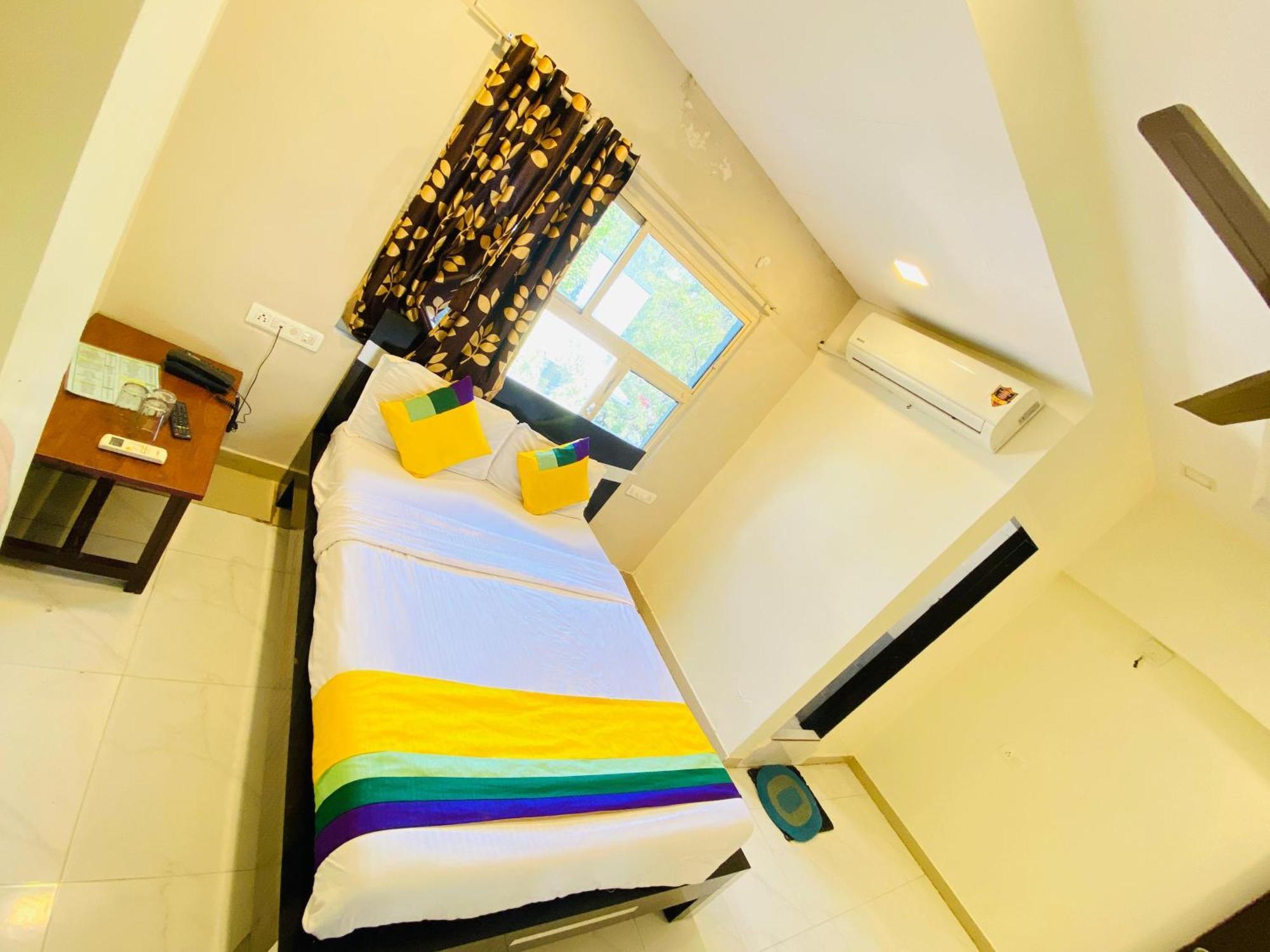 Hotel Aakash Navrangpura Ahmedabad Eksteriør billede